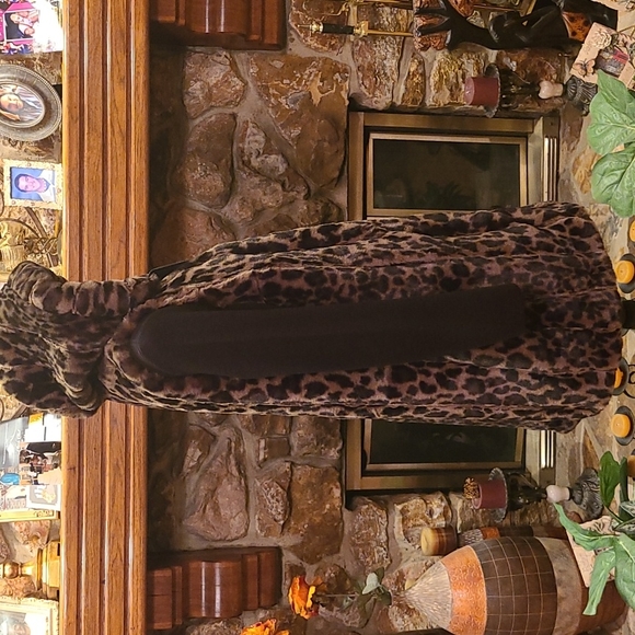 Via Spiga Faux Fur Hooded Leopard Long Vest Size 16-18 - Picture 5 of 16